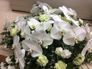 棺上のキャスケード｜「サワムラ生花店」　（愛知県西尾市の花キューピット加盟店 花屋）のブログ